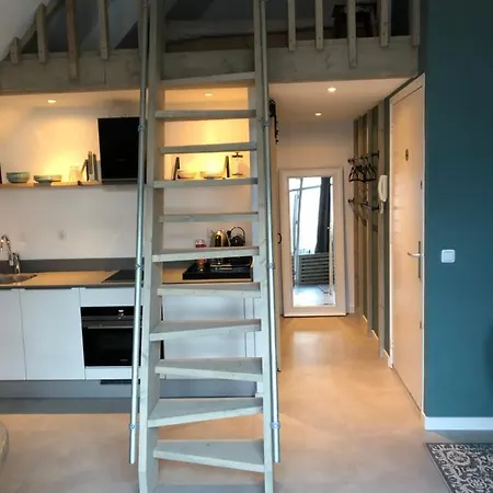 45d Den Haag