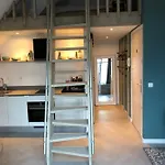 45d Den Haag